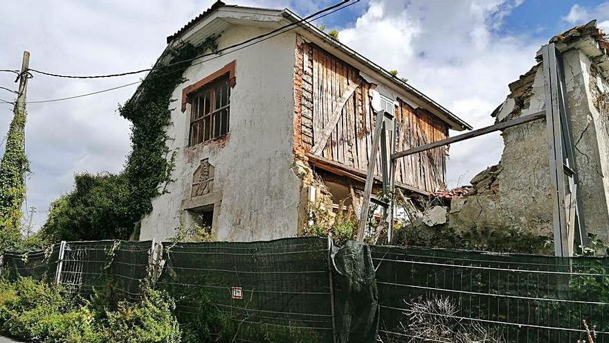 Casa catalogada en ruinas incluida en el ámbito.  |  // LOC