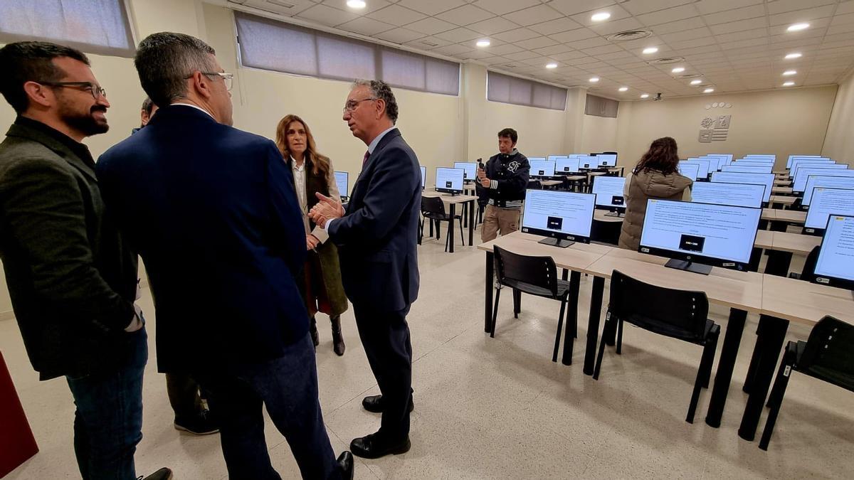 Nuevo aula para la realización de exámenes de la DGT en Villanueva de la Serena.