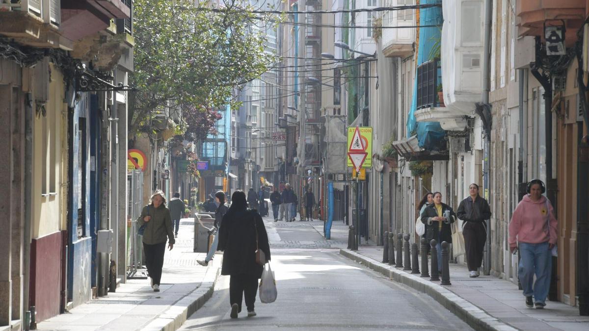 Orzán, de núcleo pesquero a epicentro de la ciudad: "Es el precio de estar a dos pasos de todo"