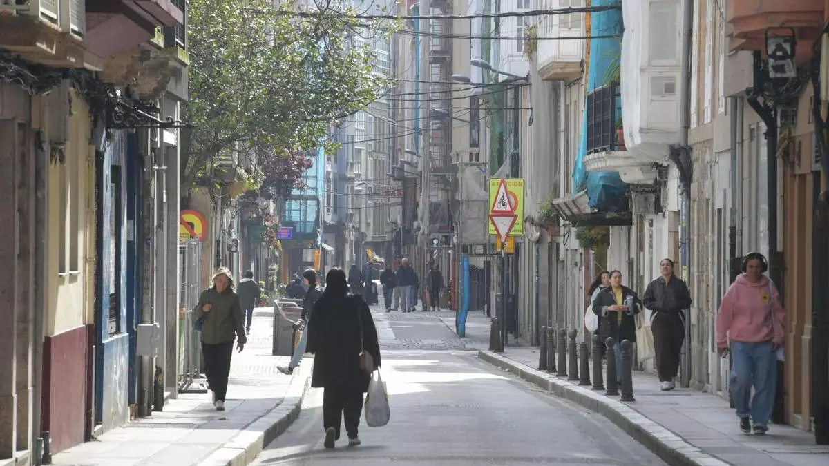Orzán, de núcleo pesquero a epicentro de la ciudad: "Es el precio de estar a dos pasos de todo"