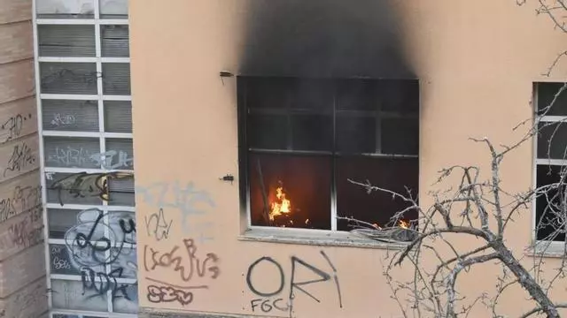 Vídeo | Así ha sido el incendio en el edificio abandonado de Reyes Huertas