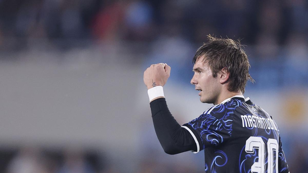 Franco Mastantuono celebra su primer gol con la selección de Argentina, ante Burkina Faso