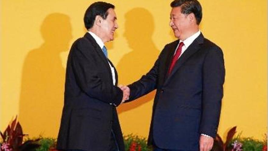 L&#039;encaixada de mans entre els presidents de Taiwan, Ma Yinh-jeou, i la Xina, Xi Jinping, va durar 82 segons.