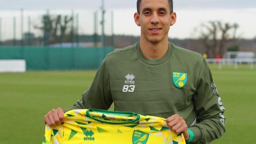 Gassan Ahadme, amb la camiseta del Norwich, el seu nou club