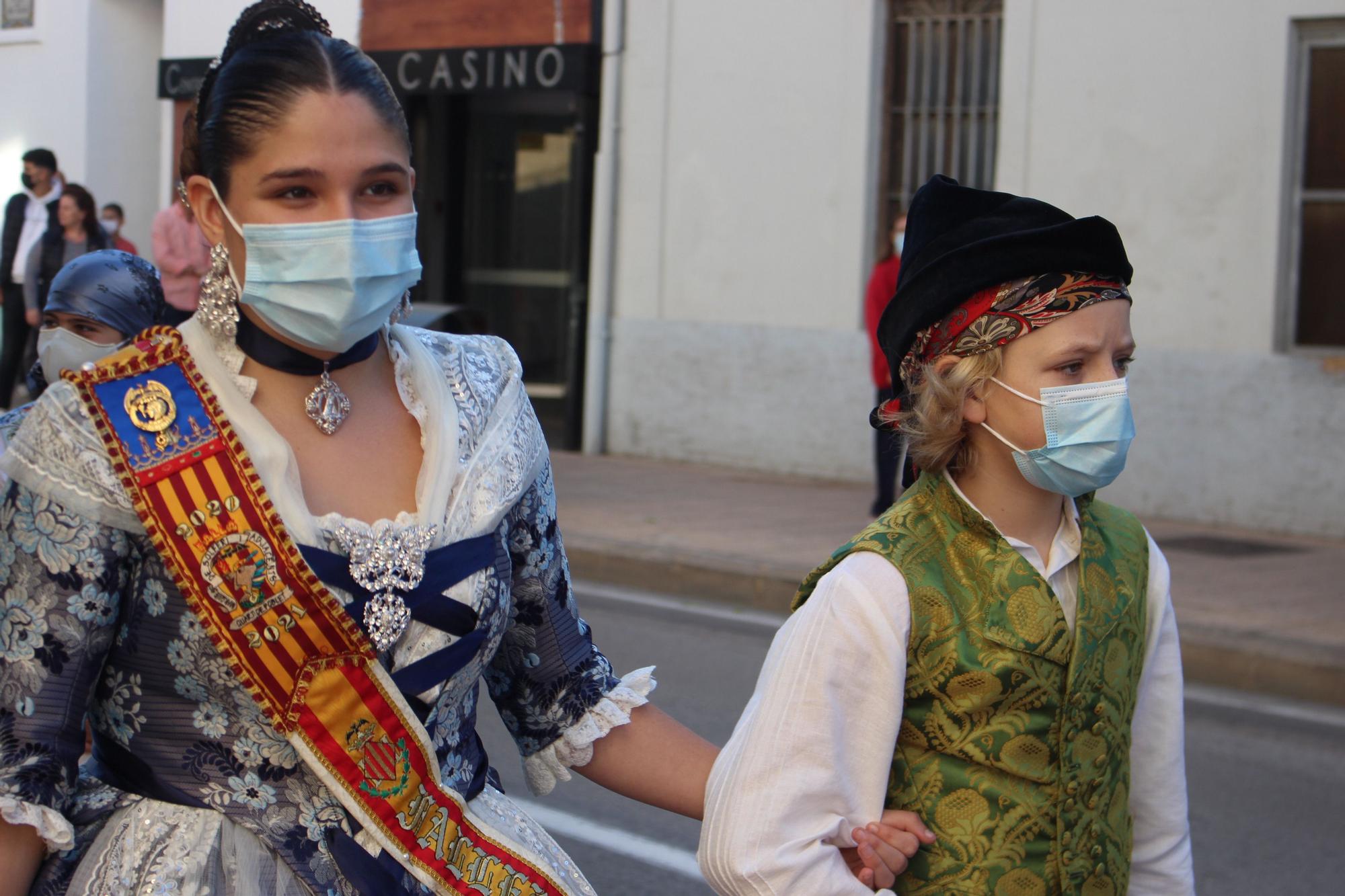 Carmen, Nerea y las cortes acompañan a las fallas de Quart y Xirivella en la procesión de la Senyera