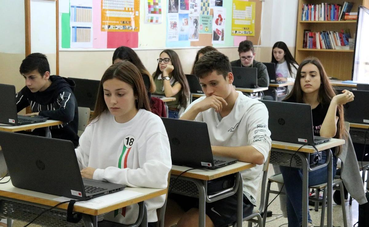 Alumnes del Col·legi La Mercè de Martorell durant unes proves PISA