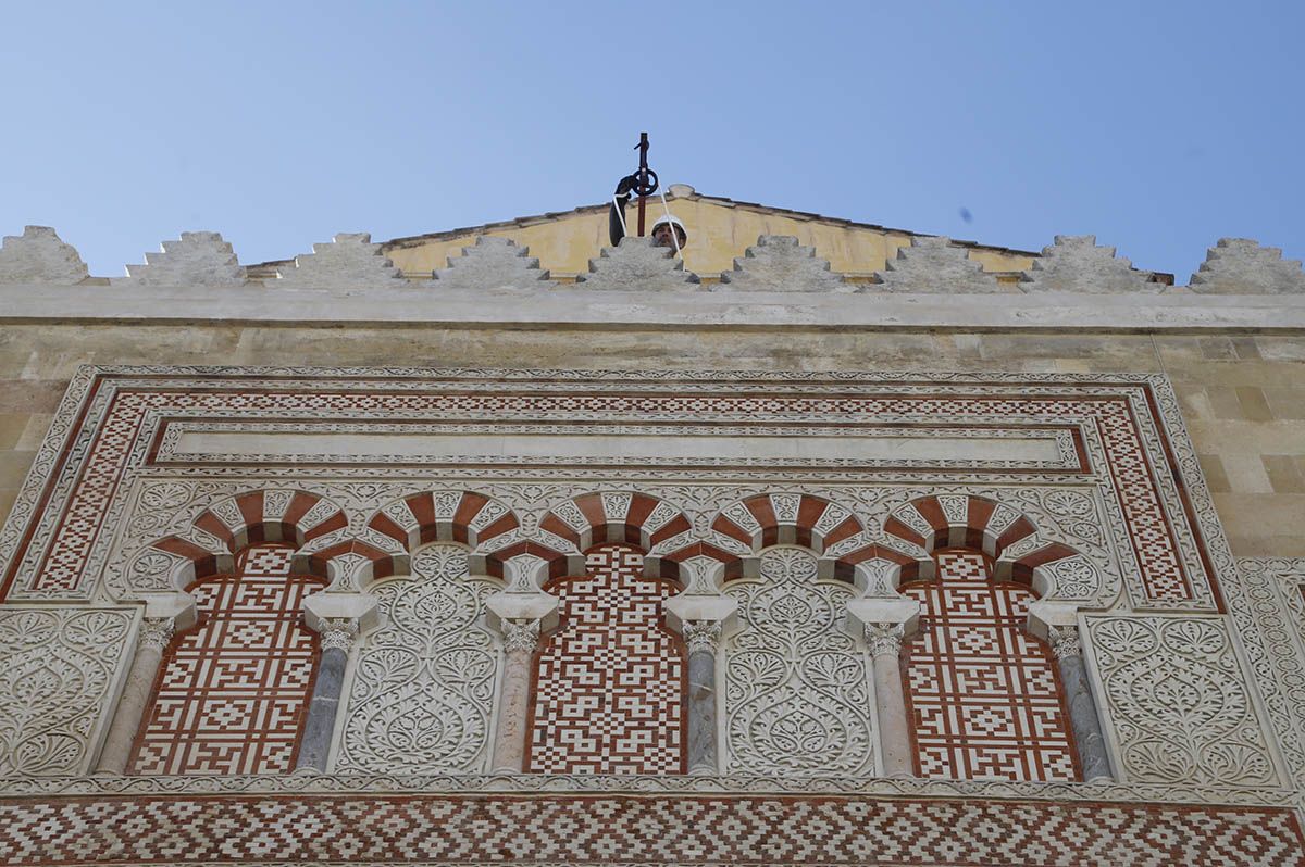 Así luce la puerta de la Concepción Antigua de la Mezquita tras su restauración