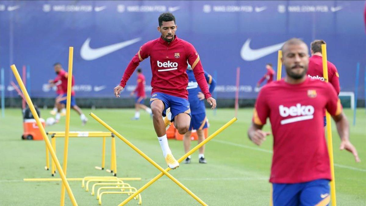 Matheus Fernandes, en un entrenamiento del FC Barcelona