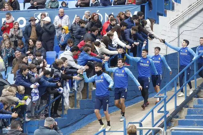 En imágenes | Gran expectación en el entrenamiento a puerta abierta del Real Zaragoza en La Romareda