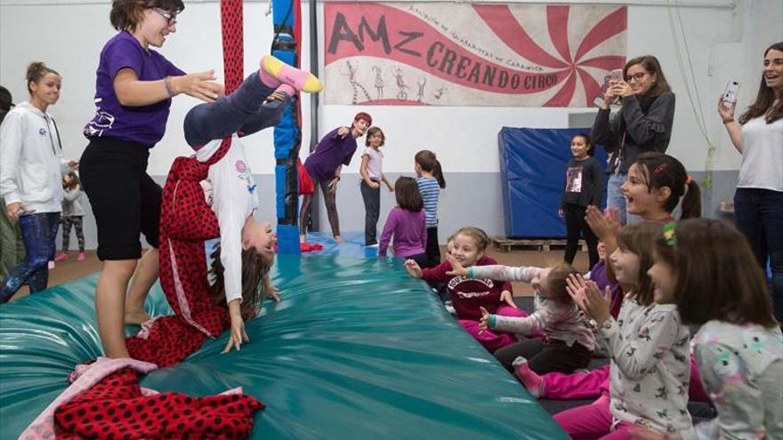 Cerca de 700 escolares se convierten en artistas de circo