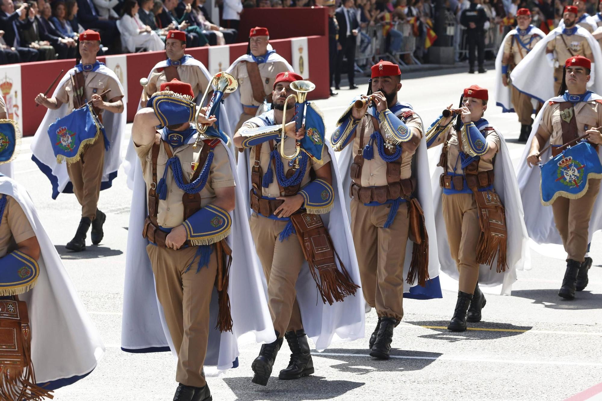 EN IMÁGENES: Así fue el multitudinario desfile en Oviedo por el Día de las Fuerzas Armadas