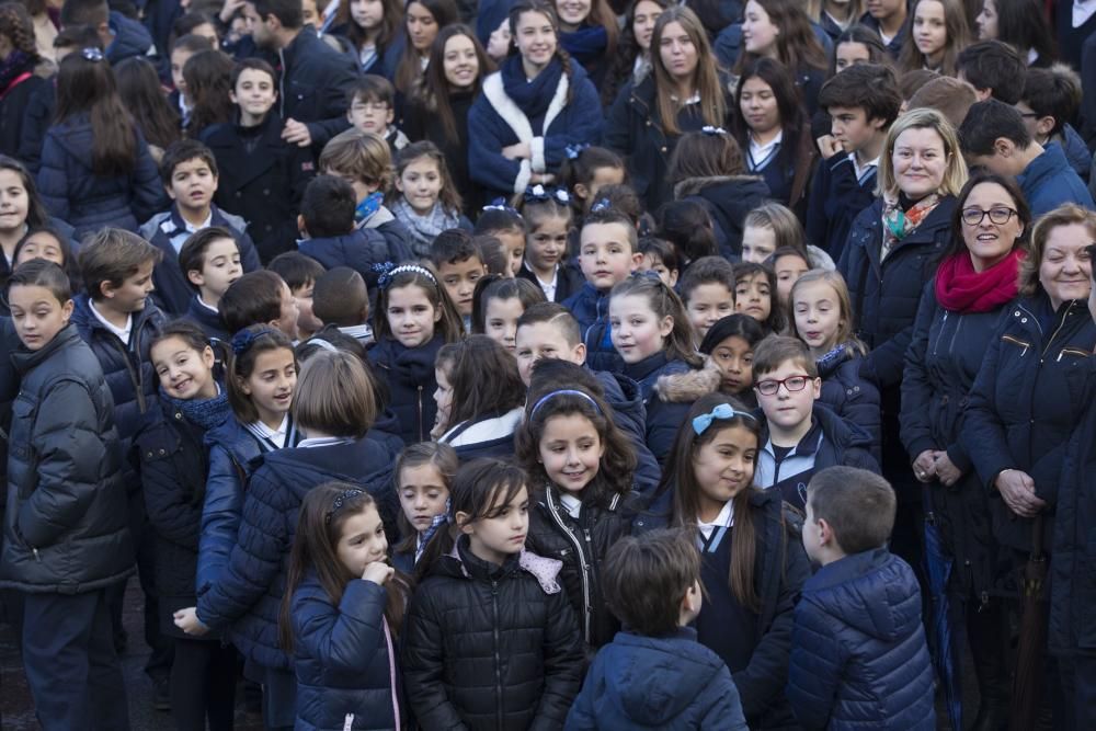 El colegio Amor de Dios celebra la Niña María.