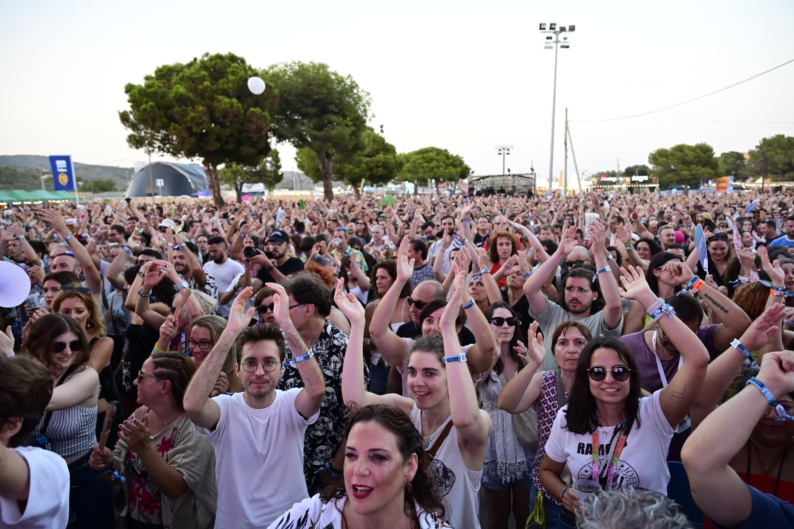 Galería | Los asistentes del FIB disfrutan de su primer día de festival
