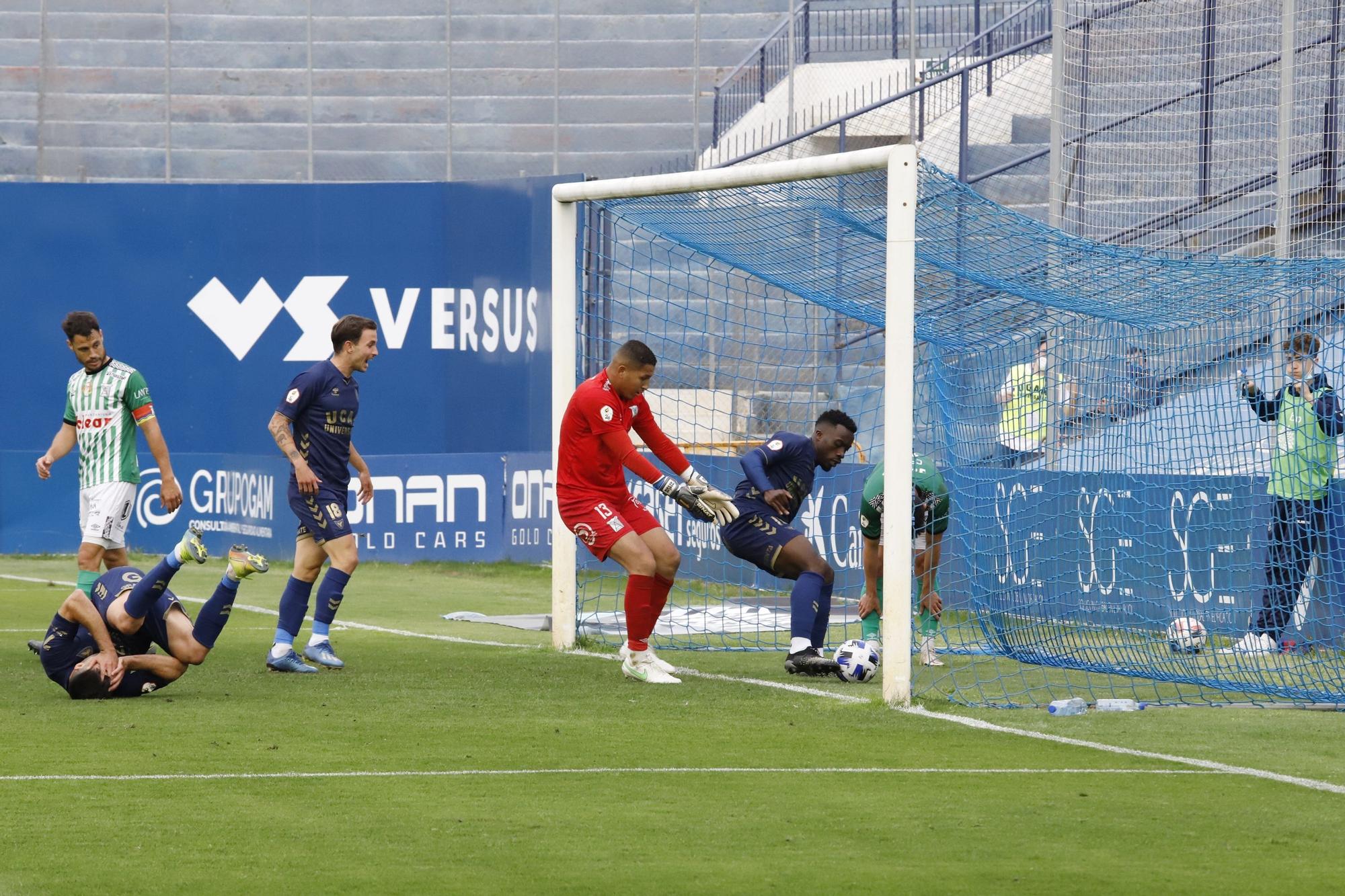 El UCAM Murcia vence y certifica su presencia en el play off (3-2)