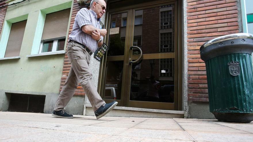 El piso de Ciudad Naranco en el que vivía la joven asesinada.