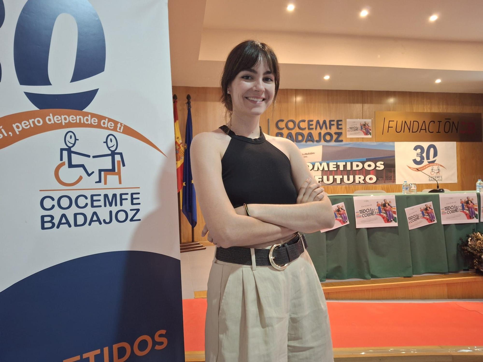 La directora Beatriz de Silva, hoy en Cocemfe Badajoz, antes de la rueda de prensa para presentar el filme.