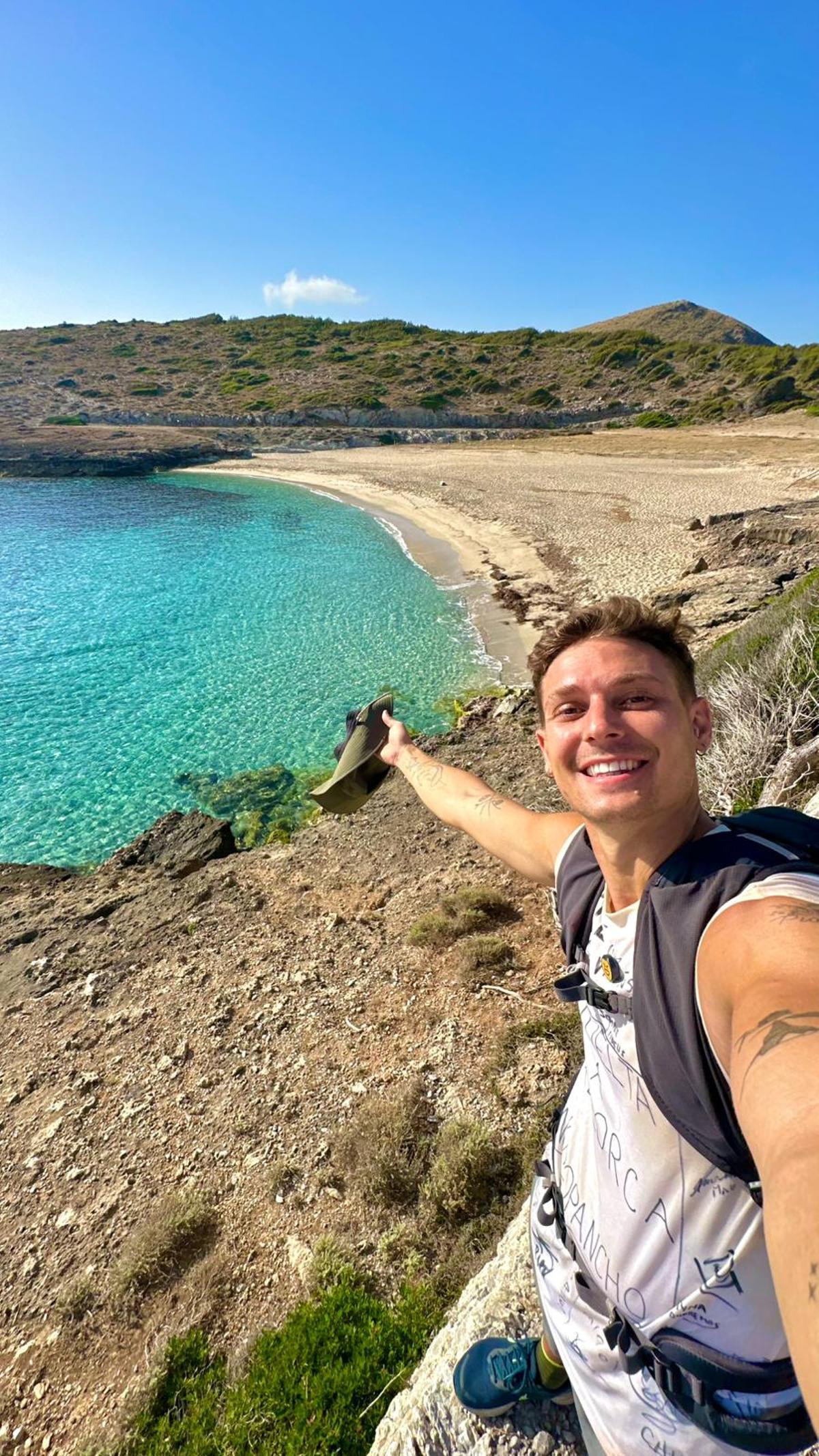 FOTOS | Franco Listorti completa la meitat del repte de fer la volta a Mallorca caminant: «Cada dia costa més aixecar-se»