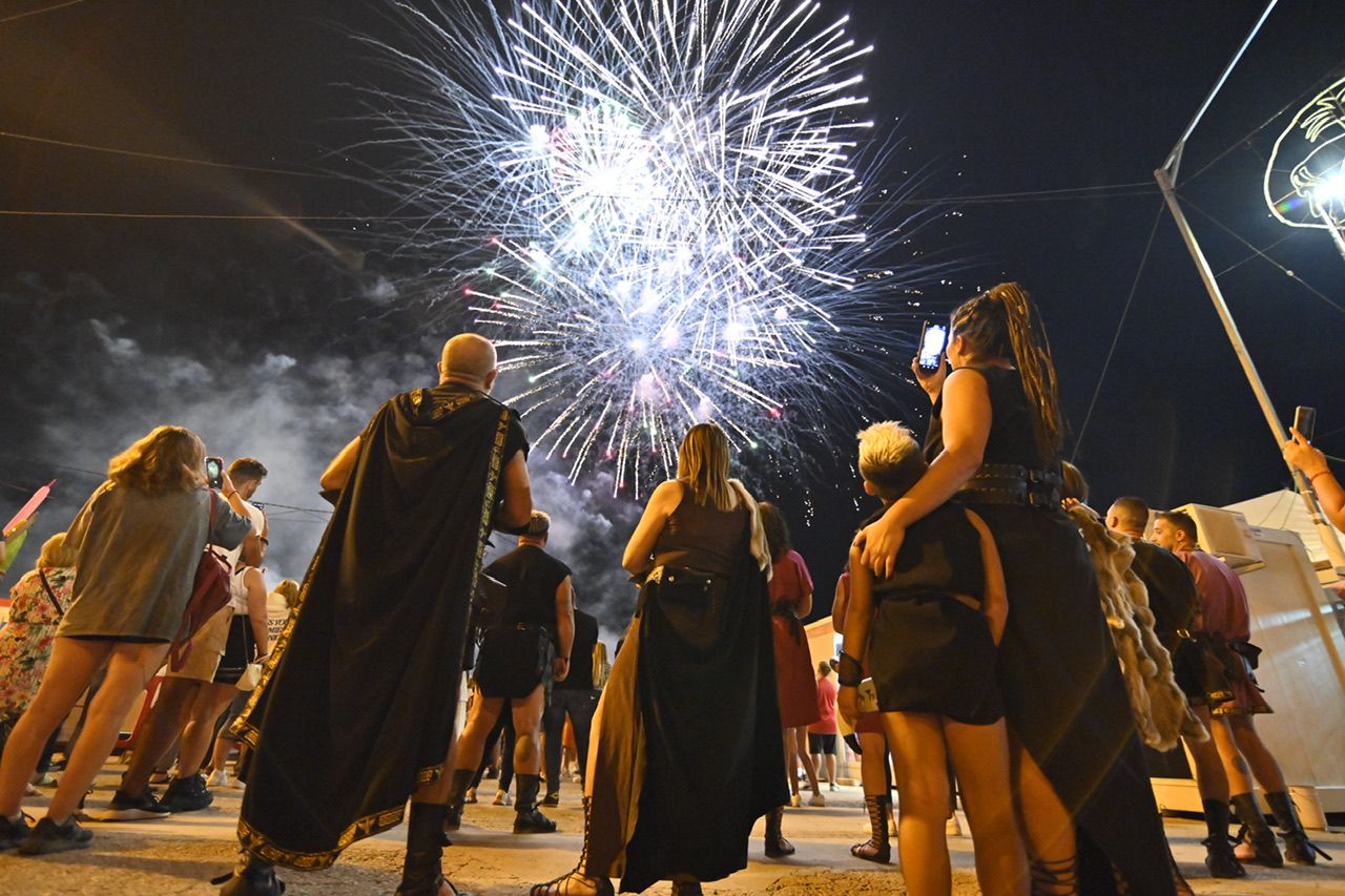 Apagado de fuego sagrado y fuegos artificiales para poner fin a Carthagineses y Romanos 2023