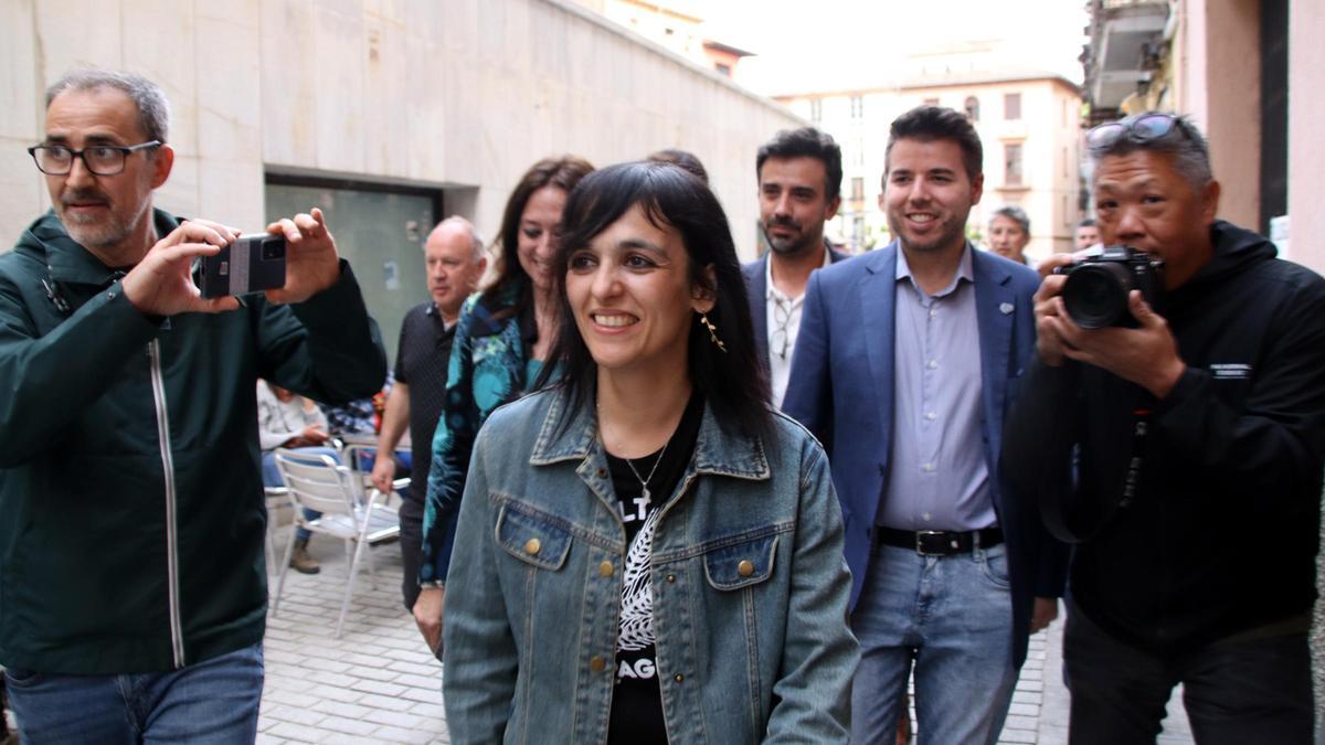 La líder d'Aliança Catalana, Sílvia Orriols, arriba a la seu del partit a Ripoll.