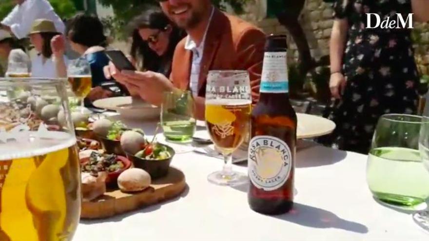 Künstler und Gastronomen probierten das neue Bier der alten Marke am Donnerstag (17.5.) auf einer Finca bei Binissalem.