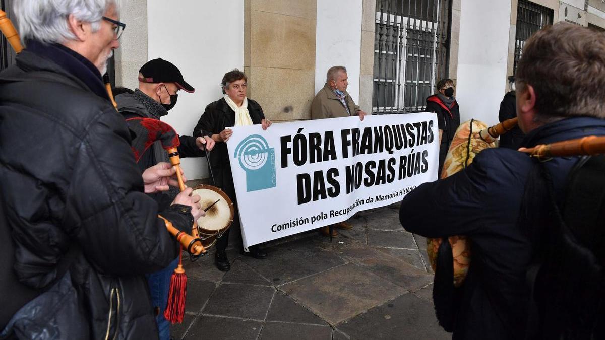 Concentración de la Comisión pola Recuperación da Memoria Histórica.