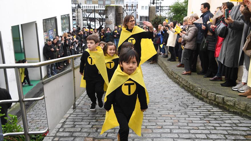 Desfile de &#039;SuperTiagos&#039; en el colegio Labaca de A Coruña