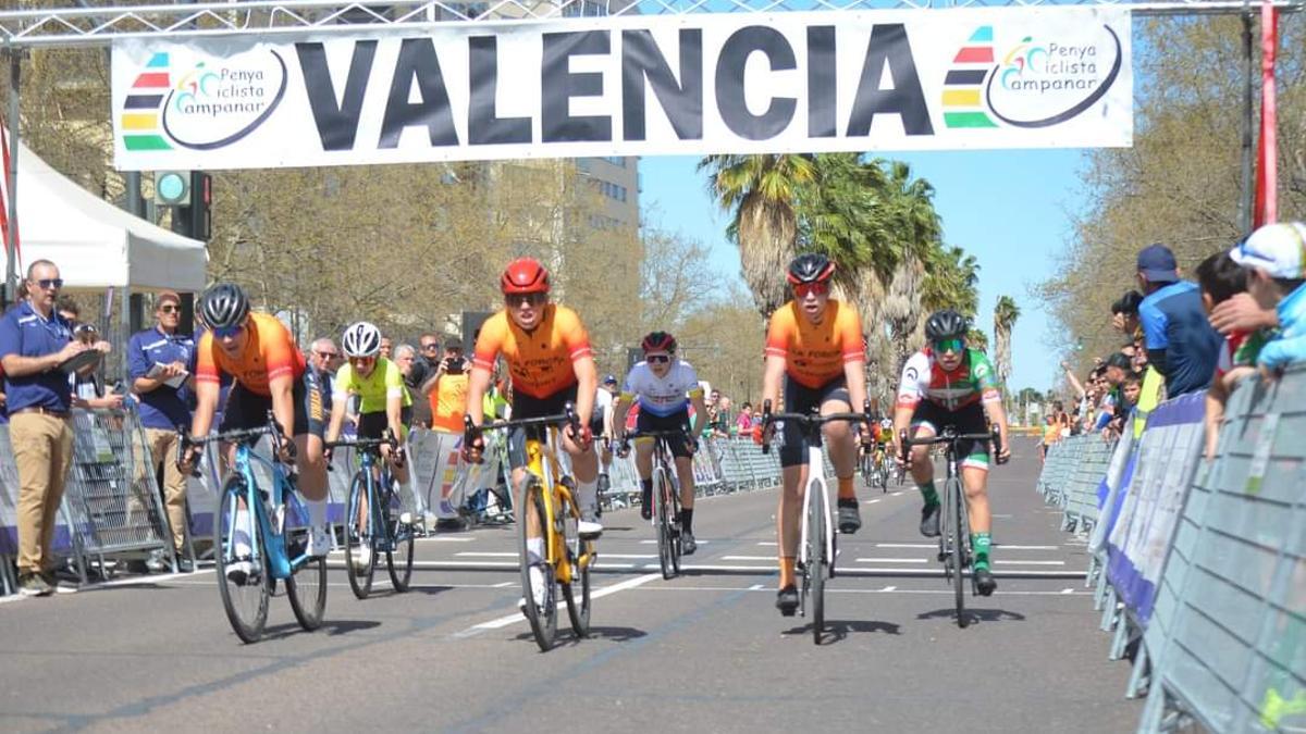 Sprint final de la carrera reina de infantiles de segundo año, en el que La Forca copó el podio.