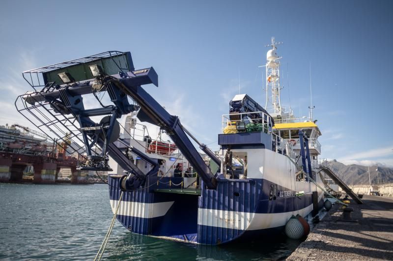 Niñas desaparecidas en Tenerife: Llegada del barco que va a buscar Tomás Gimeno y sus hijas