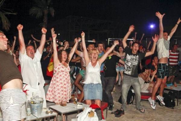 Cientos de personas festejan en Las Playas el pase a semifinales