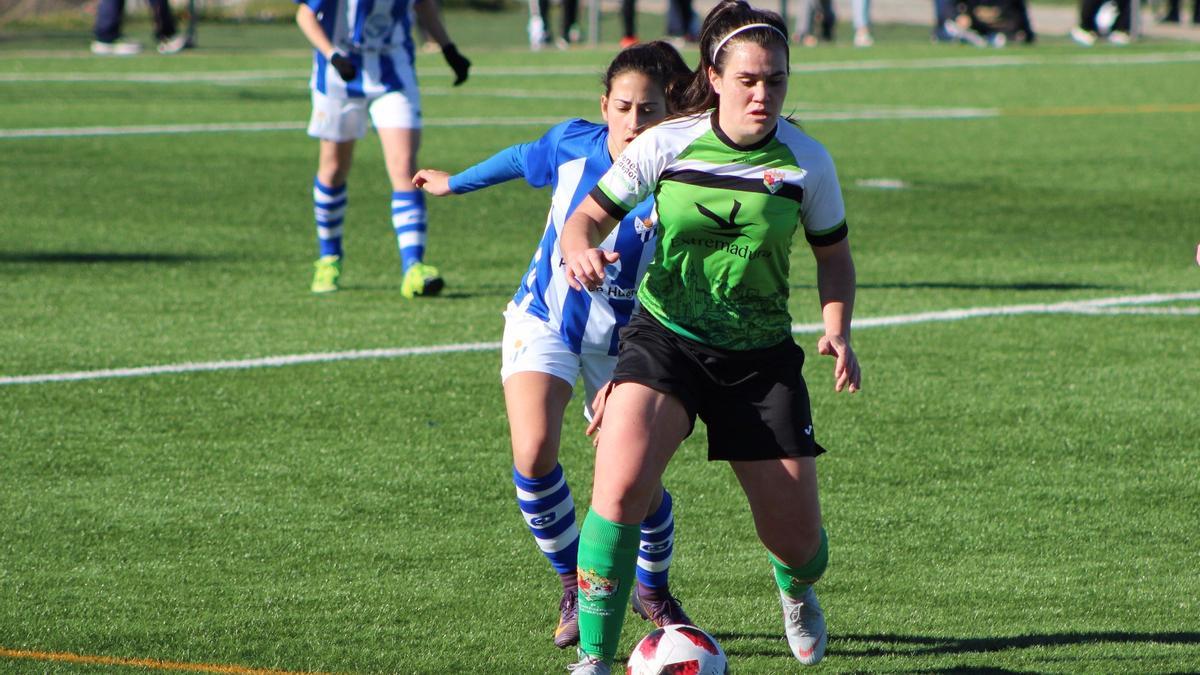 Selene Alegre durante un partido de fútbol.