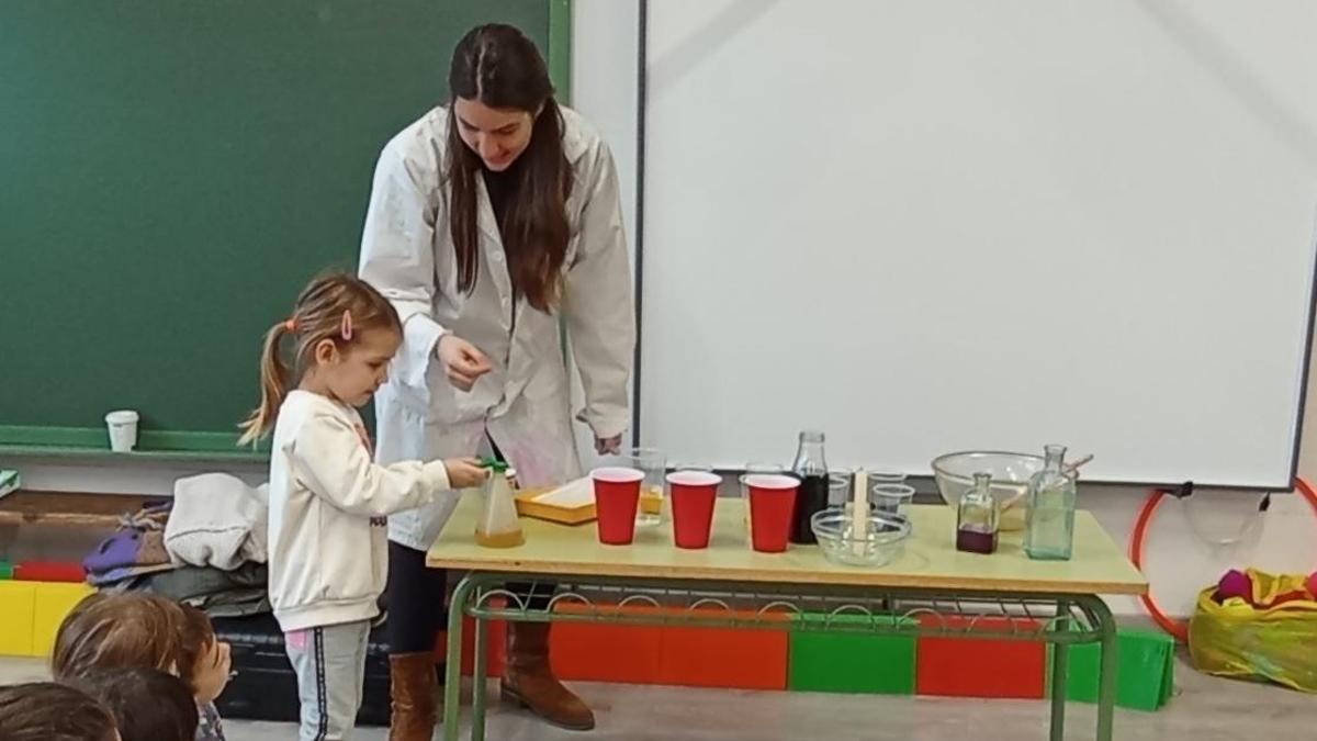 Els infants de l’escola El Turó de Masquefa aprenen ciència fent pocions