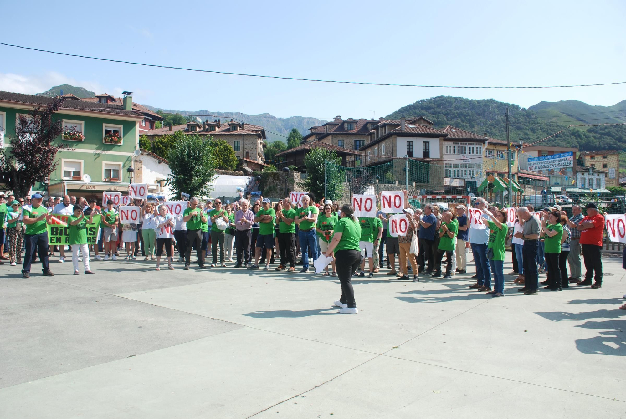 Manifestación contra la planta de biogás en Arenas de Cabrales