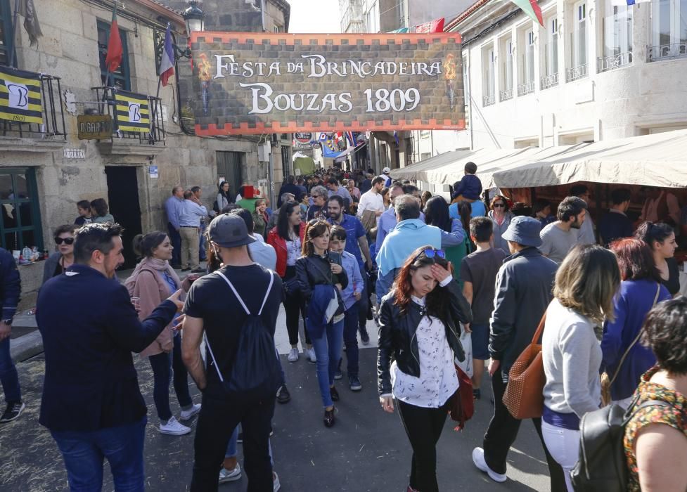 Masiva celebración de la explosión de las tropas napoleónicas de la villa.