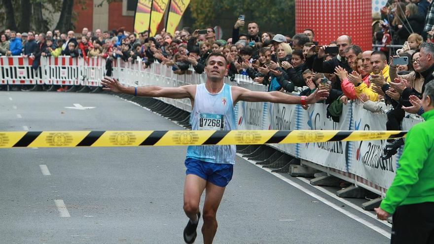 Nuno Costa celebra su victoria en la reciente carrera de San Martiño, en Ourense