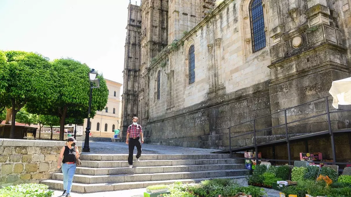 Escaleras en la Plaza de la Catedral.