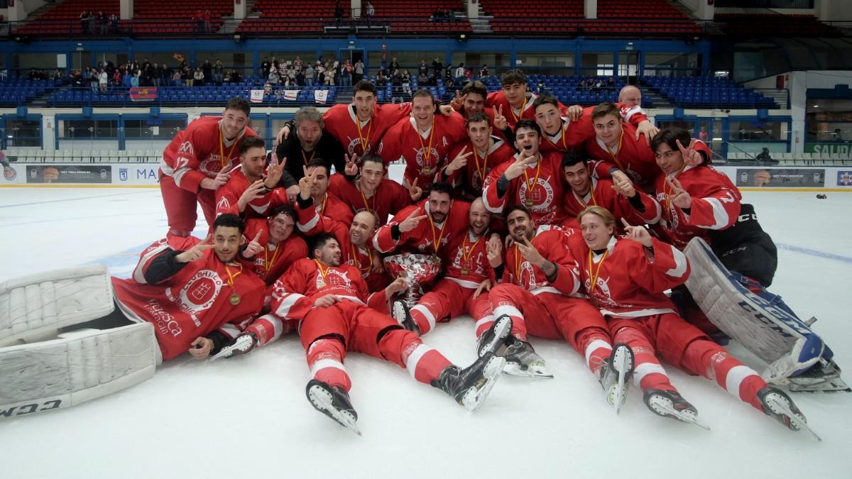 El Jaca celebra su título copero