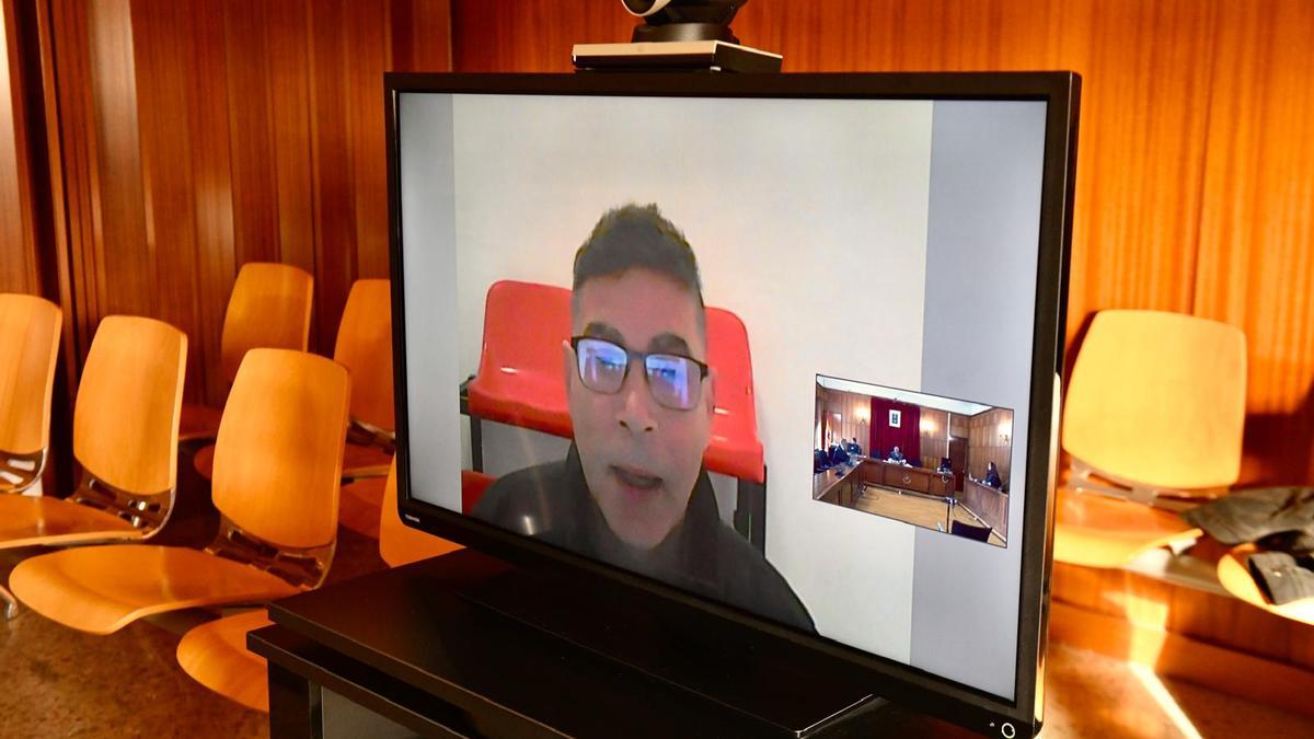 El encausado compareció por vídeo desde la cárcel en la que está preso.