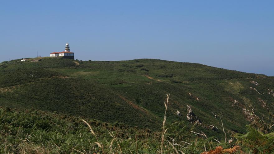 La luz del faro de Ons ahora sí llega al Parlamento