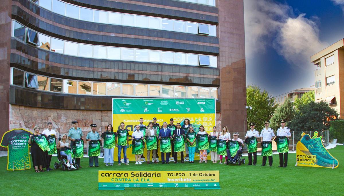 Foto de familia de la presentación de la Carrera Solidaria Fundación Eurocaja Rural.