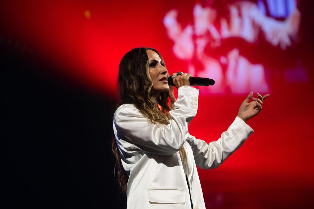 Malú en el Roig Arena durante el concierto inaugural del recinto