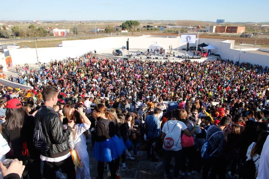 Miles de jóvenes en la fiesta del año