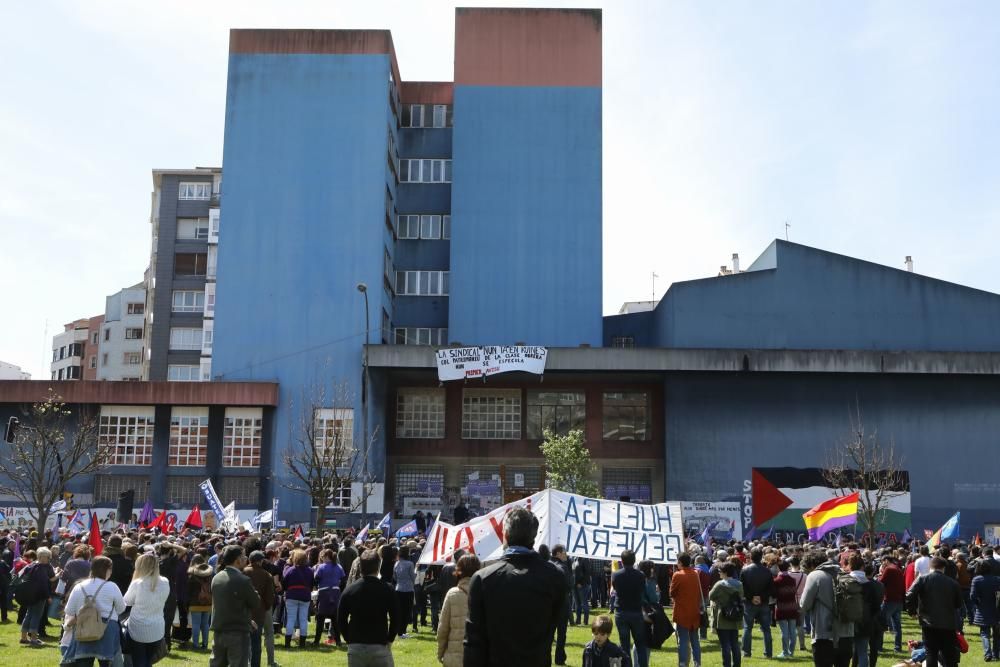 Los sindicatos minoritarios reclaman en Gijón políticas contra la precariedad