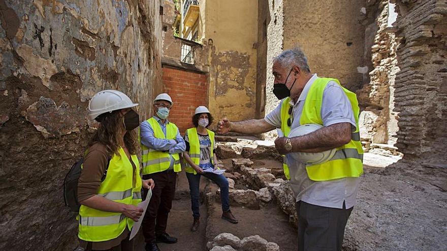 Las obras de la muralla islámica descubren un cementerio medieval |  