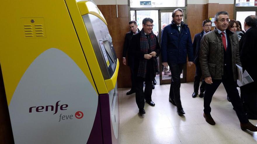 Íñigo de la Serna, en la estación de Mieres, el pasado día 7.