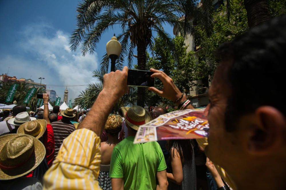 El público viendo la mascletà