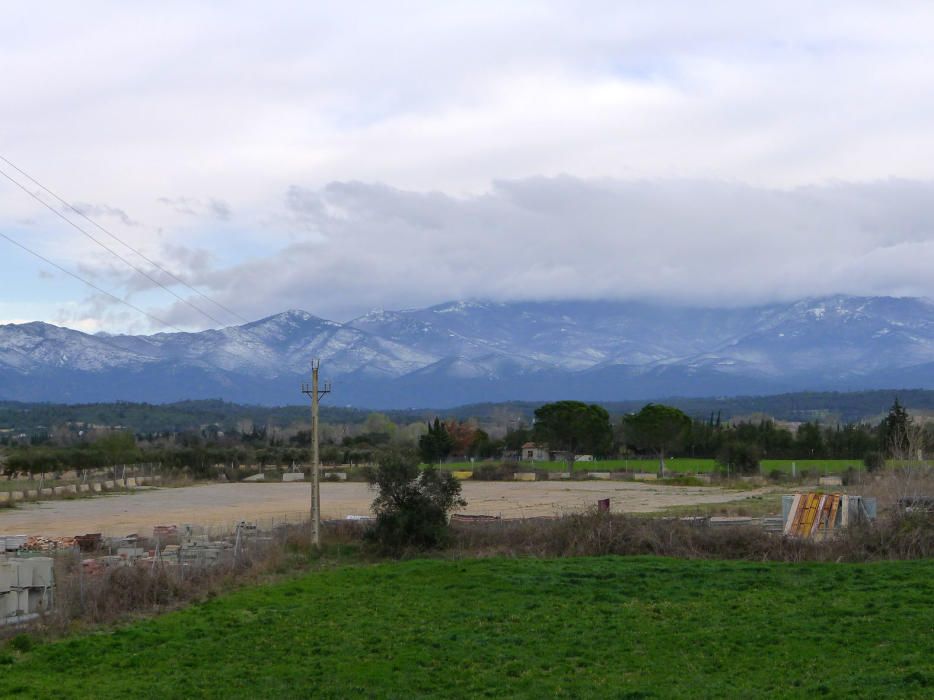 La serra de l''Albera vista des de l''AP-7