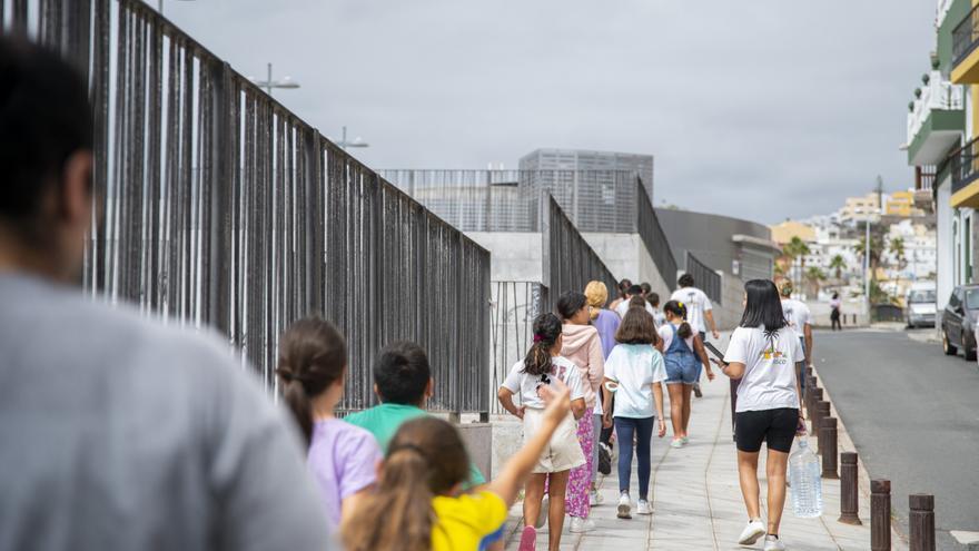 Los niños del Risco de San Nicolás vivirán una colonia de verano ‘a pie de barrio’