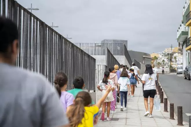 Los niños del Risco de San Nicolás vivirán una colonia de verano ‘a pie de barrio’