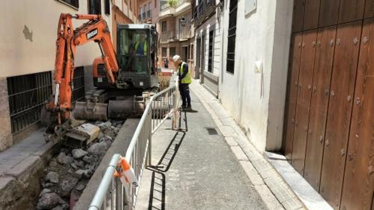 Obras de Endesa en la calle Montemayor de Córdoba.