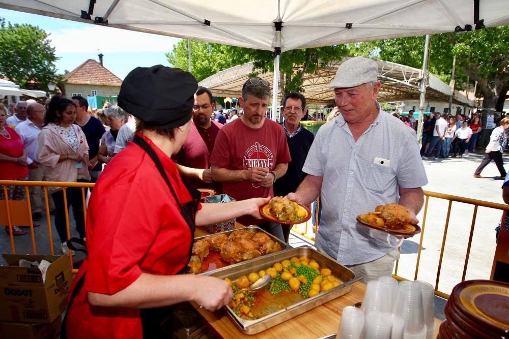 La XVIII edición de la fiesta gastronómica coincide con la celebración del Concurso-Exposición de Espantallos na Ruta do Río Barbeira.